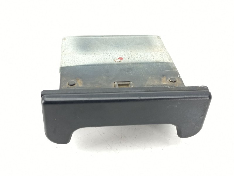 Recambio de cenicero para santana 300/350 1.6 hdi 4x4 referencia OEM IAM 84669  
