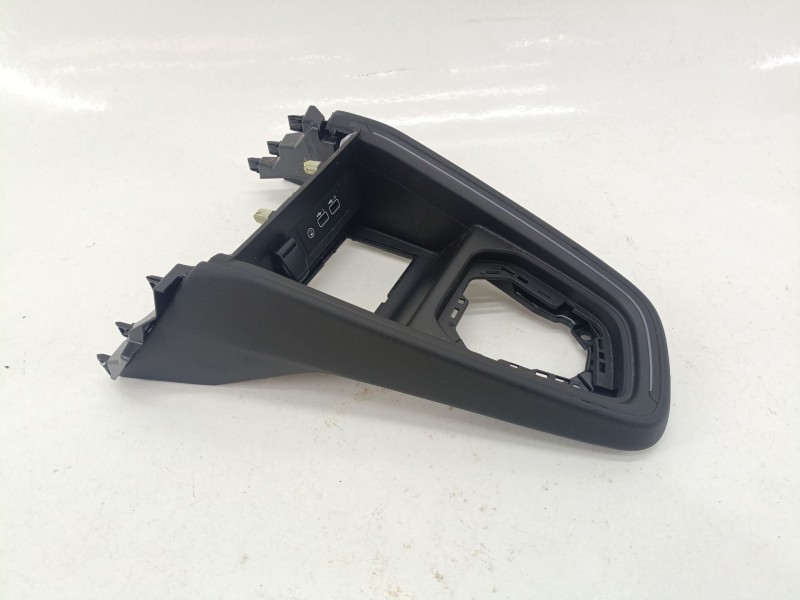 Recambio de embellecedor para renault clio v (b7_) tce 90 (b7mt) referencia OEM IAM 2163238X  