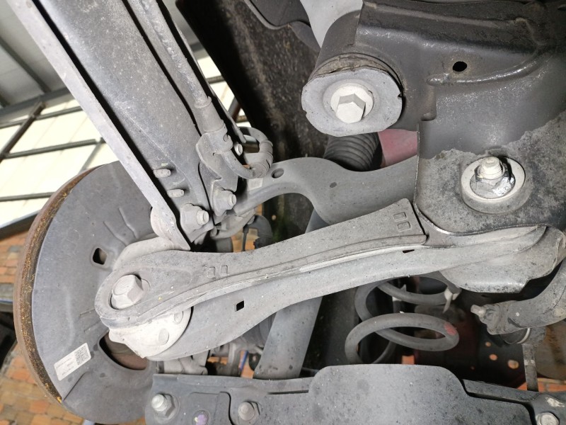 Recambio de tirante trasero derecho para hyundai tucson (nx4e, nx4a) 1.6 t-gdi hybrid referencia OEM IAM   