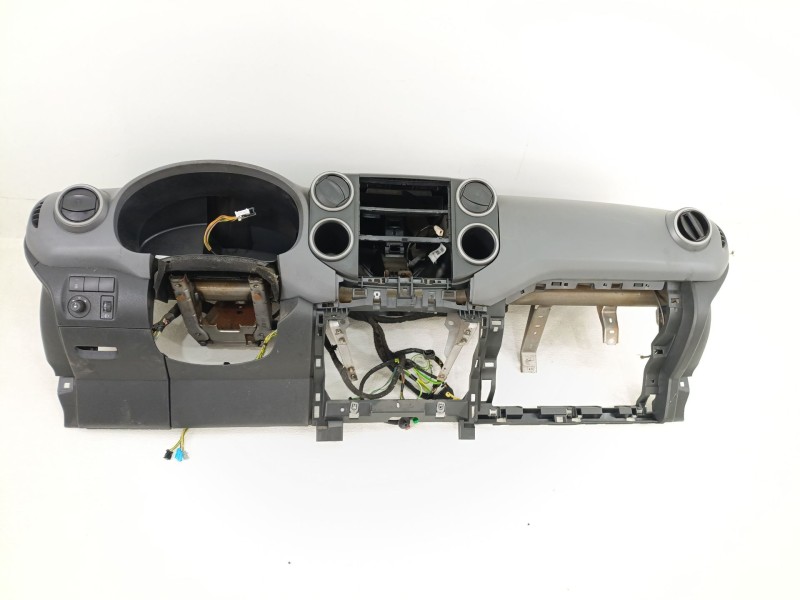 Recambio de salpicadero para peugeot partner caja/chasis 1.6 bluehdi 100 referencia OEM IAM 16139519ZD  