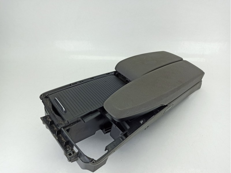 Recambio de apoyabrazos central para mercedes-benz clase c (w204) c 200 cdi (204.007, 204.006) referencia OEM IAM A2046800639  
