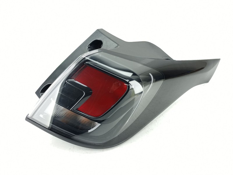 Recambio de piloto trasero derecho para opel crossland x / crossland (p17, p2qo) 1.2 (75) referencia OEM IAM 39137520  