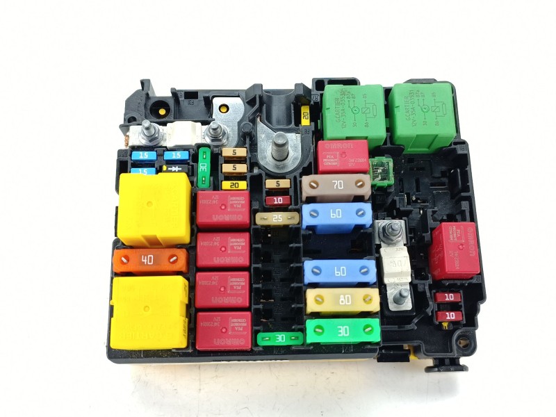 Recambio de caja reles / fusibles para opel crossland x / crossland (p17, p2qo) 1.2 (75) referencia OEM IAM 9804846880  