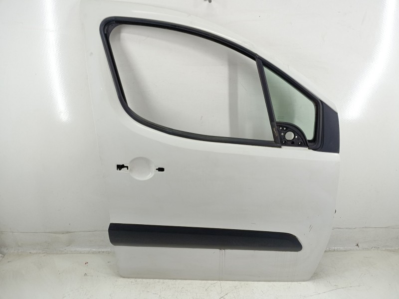 Recambio de puerta delantera derecha para peugeot partner caja/chasis 1.6 bluehdi 100 referencia OEM IAM 9004Z6  