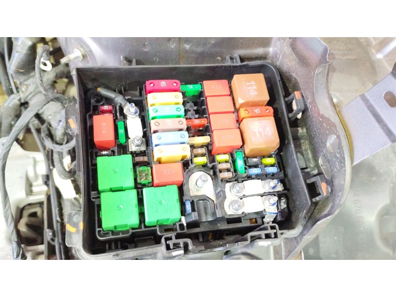 Recambio de caja reles / fusibles para peugeot 2008 ii (ud_, us_, uy_, uj_, ur_, uc_) 1.5 bluehdi 110 (udyhsk) referencia OEM IA