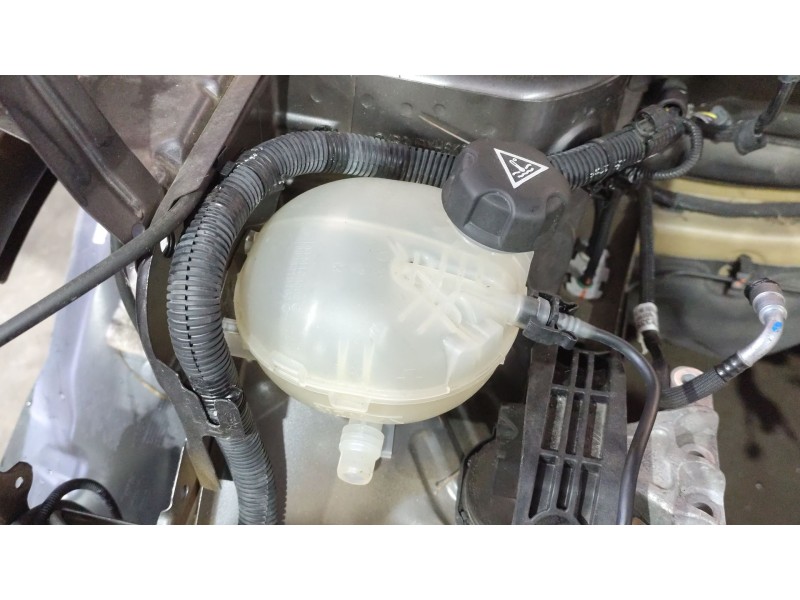 Recambio de deposito expansion para peugeot 2008 ii (ud_, us_, uy_, uj_, ur_, uc_) 1.5 bluehdi 110 (udyhsk) referencia OEM IAM 9