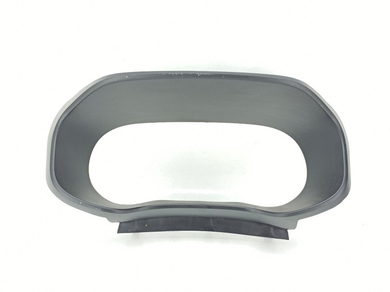 Recambio de moldura para dacia sandero iii 1.0 sce 65 referencia OEM IAM 682400967R  