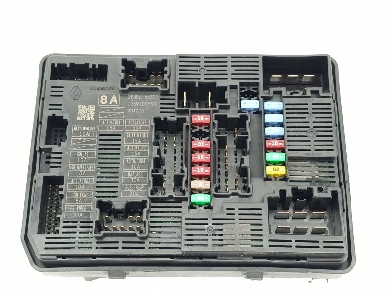 Recambio de caja reles / fusibles para dacia sandero iii 1.0 sce 65 referencia OEM IAM 284B64435R  
