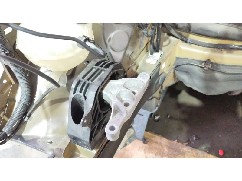 Recambio de soporte motor derecho para peugeot 2008 ii (ud_, us_, uy_, uj_, ur_, uc_) 1.5 bluehdi 110 (udyhsk) referencia OEM IA