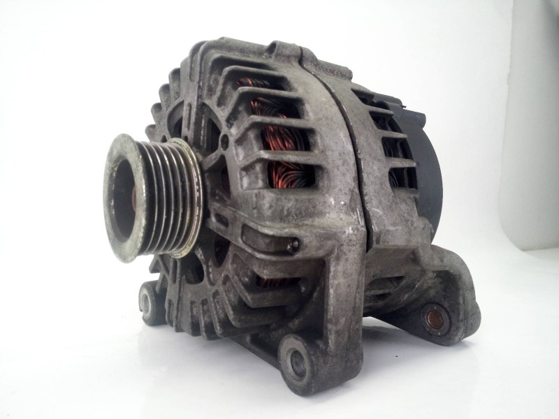 Recambio de alternador para bmw 1 (e81) 118 d referencia OEM IAM 7802261  
