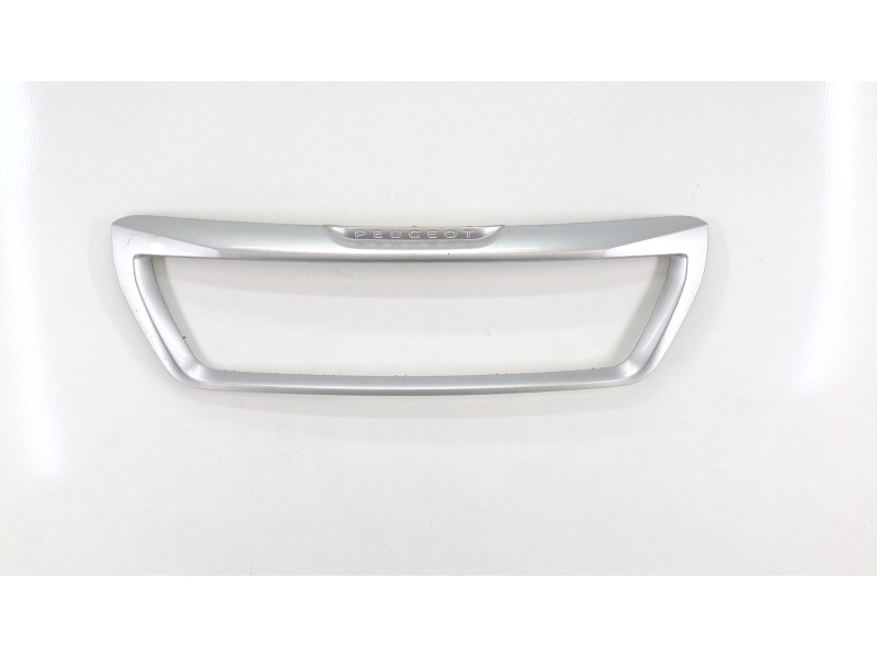 Recambio de rejilla paragolpes central para peugeot boxer furgoneta 2.2 bluehdi 140 referencia OEM IAM 1612243480  