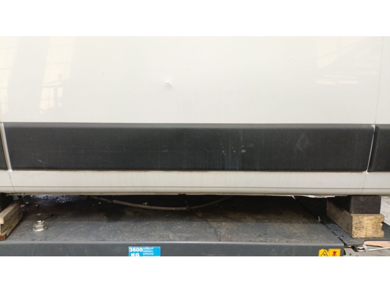 Recambio de moldura para peugeot boxer furgoneta 2.2 bluehdi 140 referencia OEM IAM   