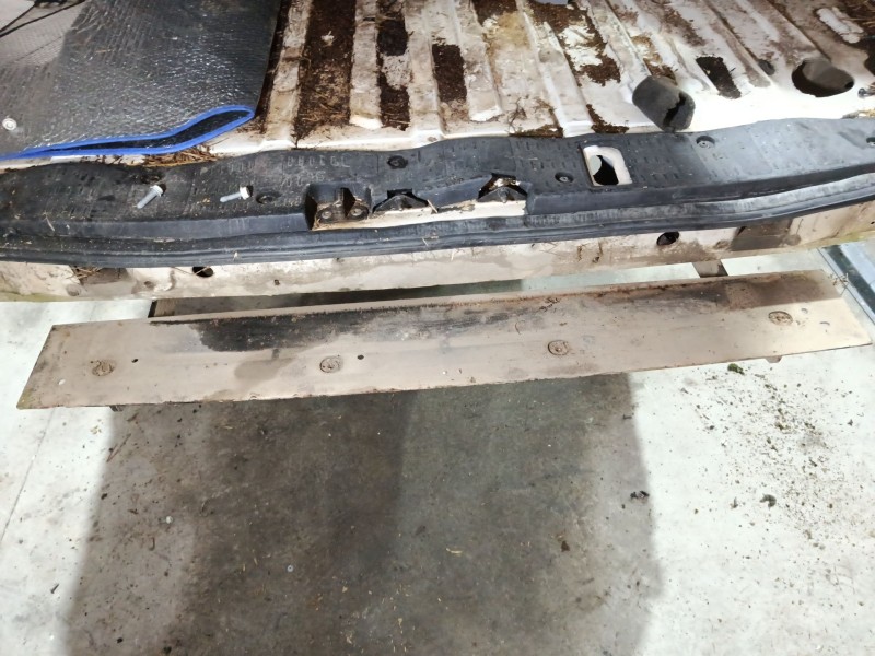 Recambio de refuerzo paragolpes trasero para volkswagen crafter furgoneta (sy_, sx_) 2.0 tdi referencia OEM IAM   