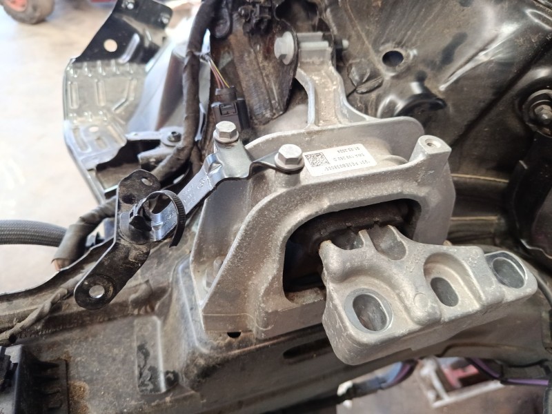 Recambio de soporte motor derecho para seat leon sportstourer (kl8, kld) 1.5 etsi referencia OEM IAM 5WA199262D  
