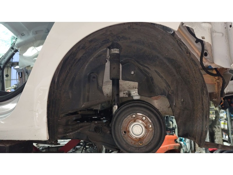 Recambio de paso de rueda trasero izquierdo para peugeot 208 ii (ub_, up_, uw_, uj_) 1.2 puretech 75 referencia OEM IAM 98272154