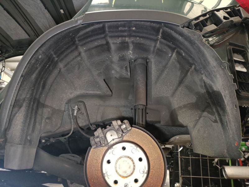 Recambio de paso de rueda trasero izquierdo para seat ateca (kh7, khp) 1.5 tsi referencia OEM IAM 575810971E  