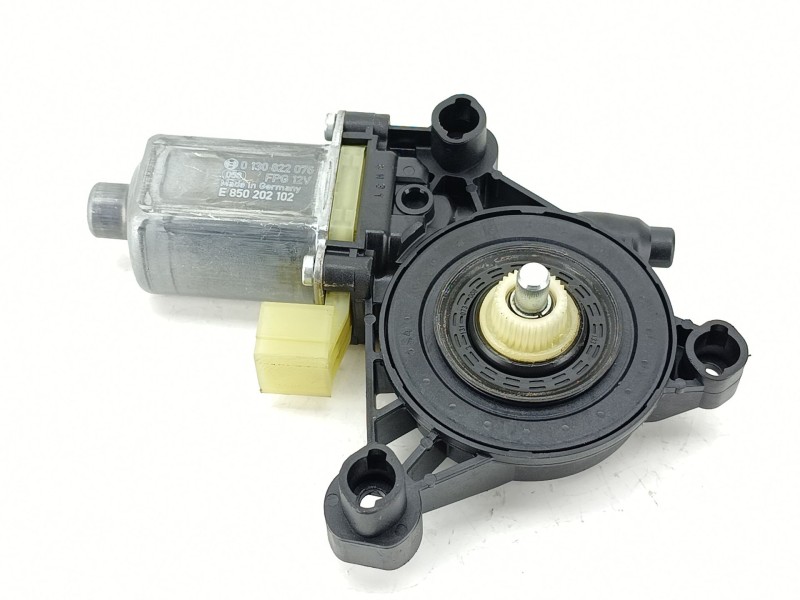 Recambio de motor elevalunas delantero derecho para seat ateca (kh7, khp) 1.5 tsi referencia OEM IAM 5Q0959802C  