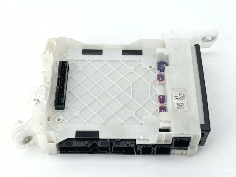 Recambio de caja reles / fusibles para toyota yaris (_p21_, _pa1_, _ph1_) 1.5 (mxpa11) referencia OEM IAM 82730K0100  