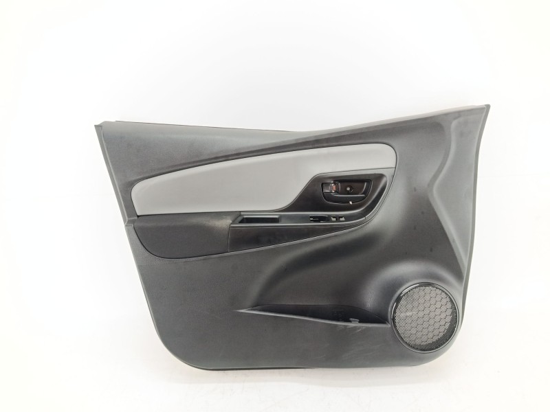 Recambio de guarnecido puerta delantera izquierda para toyota yaris (_p13_) 1.0 (ksp130_) referencia OEM IAM 676200DK10C4  