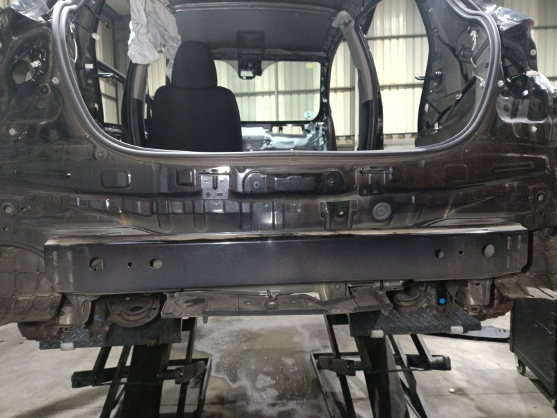 Recambio de refuerzo paragolpes trasero para toyota yaris (_p13_) 1.0 (ksp130_) referencia OEM IAM 520230D080  