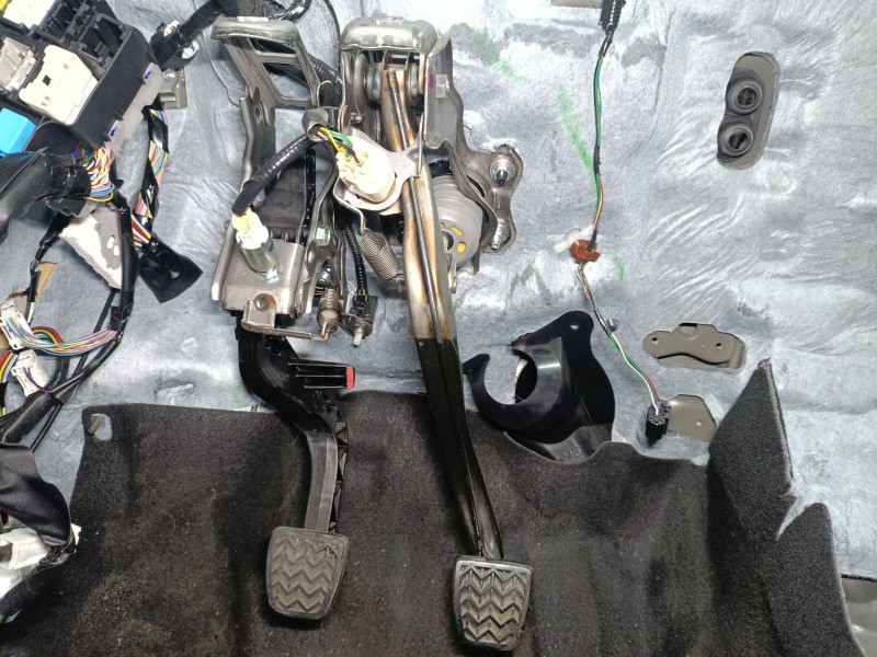 Recambio de pedal freno para toyota yaris (_p13_) 1.0 (ksp130_) referencia OEM IAM 471010D450  