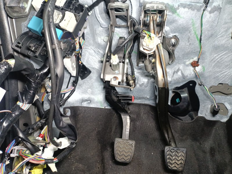 Recambio de pedal embrague para toyota yaris (_p13_) 1.0 (ksp130_) referencia OEM IAM 313110D110  