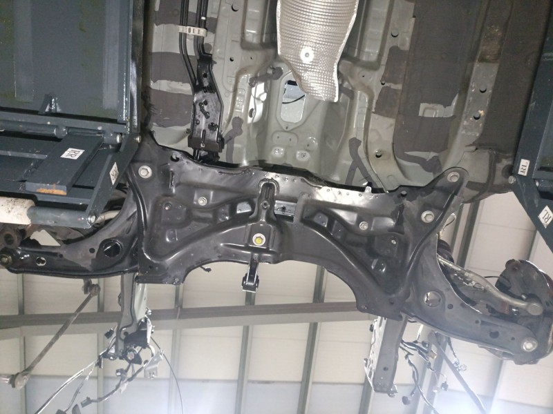 Recambio de puente delantero para toyota yaris (_p13_) 1.0 (ksp130_) referencia OEM IAM 5120152087  