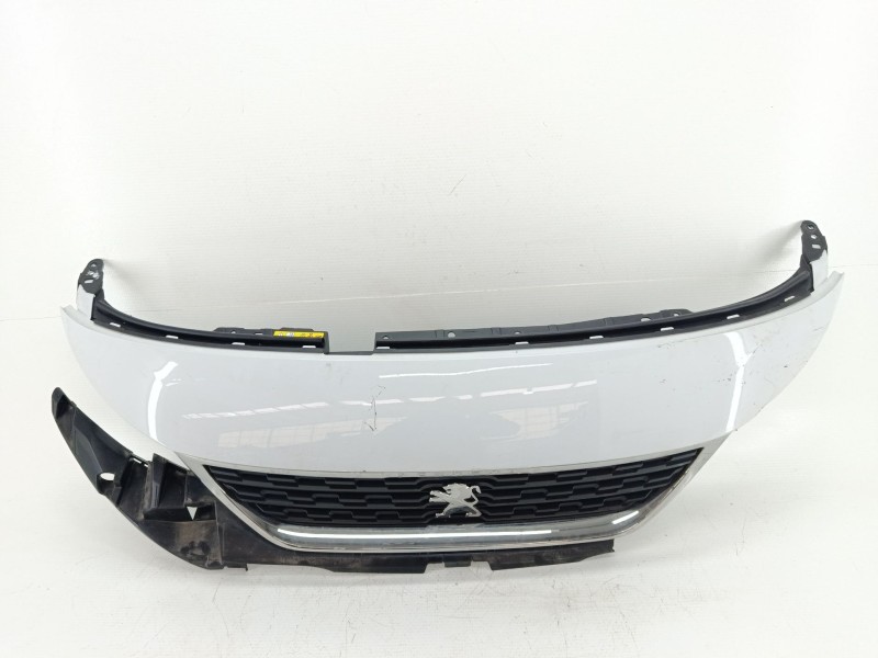 Recambio de rejilla paragolpes delantero para peugeot rifter 1.5 bluehdi 130 referencia OEM IAM 981688680  