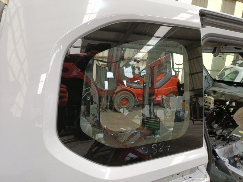 Recambio de luna custodia trasera derecha para peugeot rifter 1.5 bluehdi 130 referencia OEM IAM 9816421880  