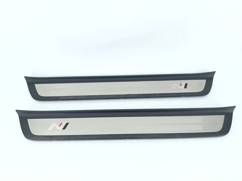 Recambio de molduras delanteras para hyundai i30 (pde, pd, pden) 2.0 n referencia OEM IAM 85874S0000  