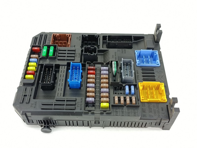 Recambio de caja reles / fusibles para citroën c4 cactus 1.2 thp 110 referencia OEM IAM 9830707680  