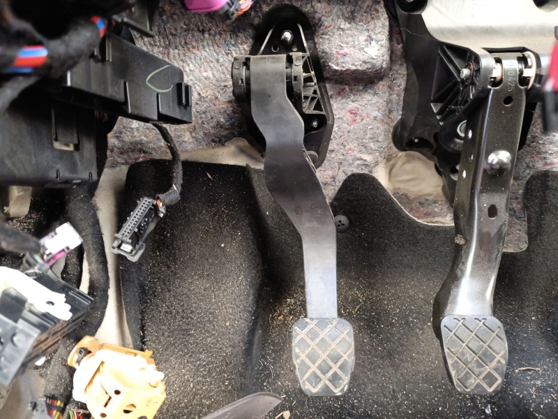 Recambio de pedal embrague para seat ibiza v (kj1, kjg) 1.0 mpi referencia OEM IAM 6C1721321A  