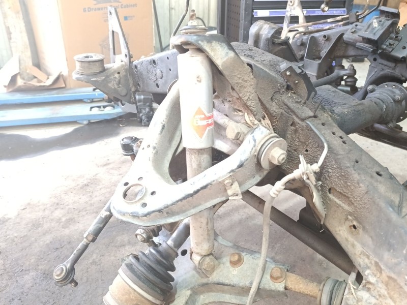 Recambio de amortiguador delantero izquierdo para nissan terrano ii (r20) 2.7 tdi 4wd referencia OEM IAM   