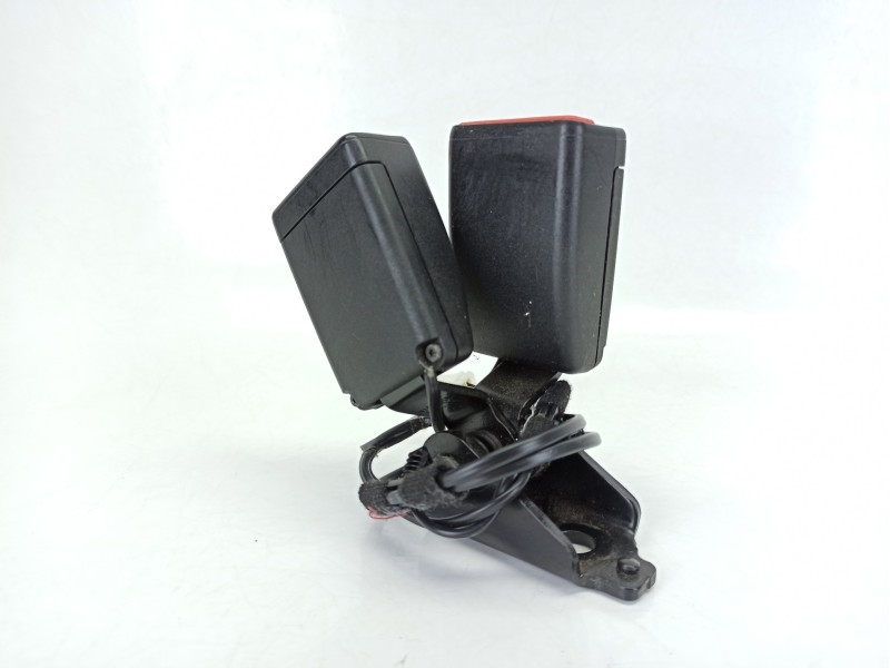Recambio de enganche cinturon trasero izquierdo para peugeot 508 i (8d_) 2.0 hdi referencia OEM IAM 6163909A  