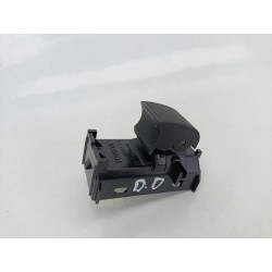 MANDO ELEVALUNAS DELANTERO DERECHO 848100D300 