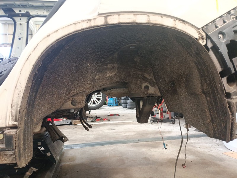 Recambio de paso rueda trasero izquierdo para bmw x1 (e84) sdrive 18 d referencia OEM IAM 51712990087  