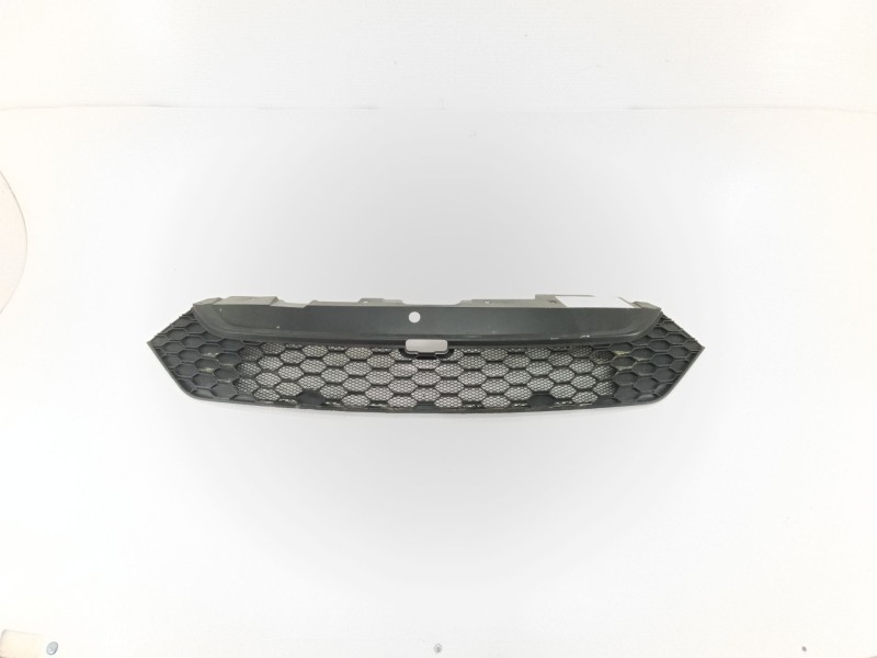 Recambio de rejilla paragolpes central para iveco daily vi caja/chasis 33s15, 35s15, 35c15 referencia OEM IAM 5801587018  