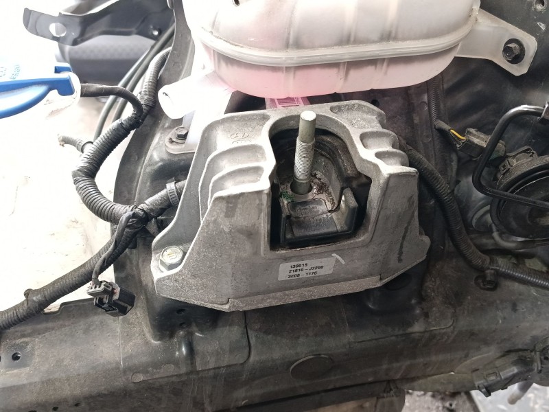 Recambio de soporte motor derecho para kia ceed (cd) 1.6 crdi 136 referencia OEM IAM 21810J7200  