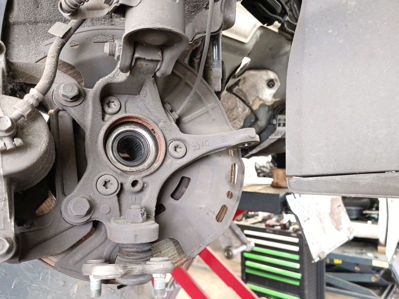 Recambio de mangueta delantera derecha para kia ceed (cd) 1.6 crdi 136 referencia OEM IAM 51716G4AA0  