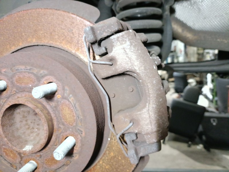Recambio de pinza freno trasera izquierda para ford focus iii turnier 1.6 tdci referencia OEM IAM 2033118  
