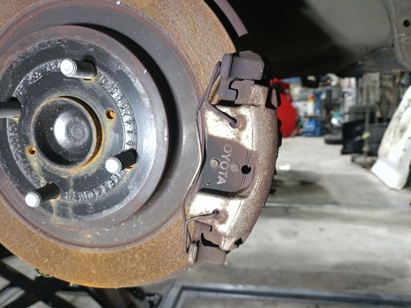 Recambio de pinza freno trasera izquierda para toyota yaris (_p13_) 1.0 (ksp130_) referencia OEM IAM 478500D020  