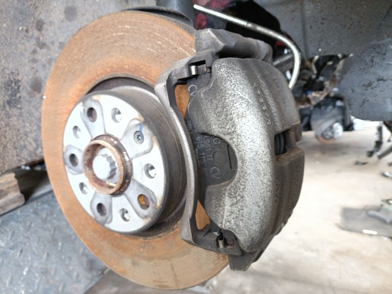Recambio de pinza freno delantera derecha para audi q3 sportback (f3n) 35 tdi referencia OEM IAM 8V0615124D  