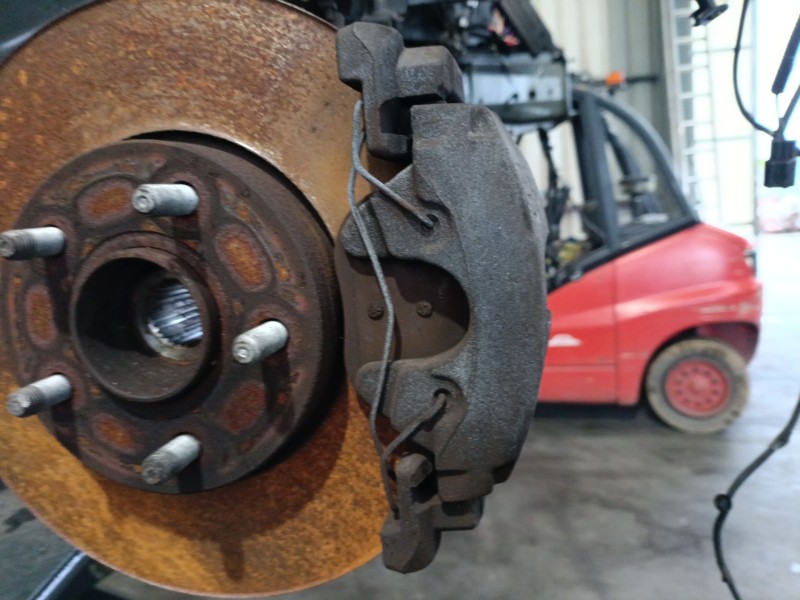 Recambio de pinza freno delantera derecha para ford focus iii turnier 1.6 tdci referencia OEM IAM 1755031  