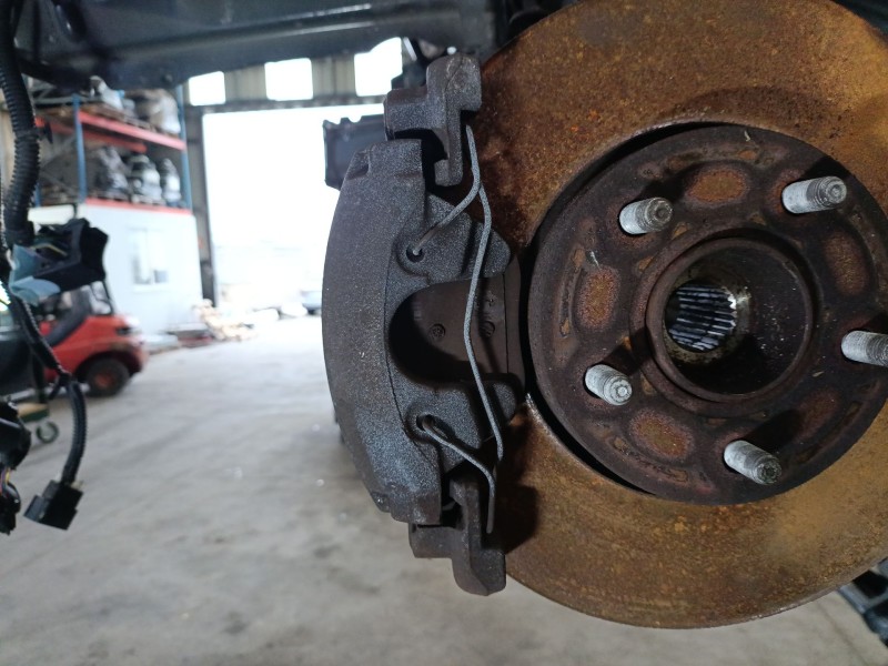 Recambio de pinza freno delantera izquierda para ford focus iii turnier 1.6 tdci referencia OEM IAM 1755032  