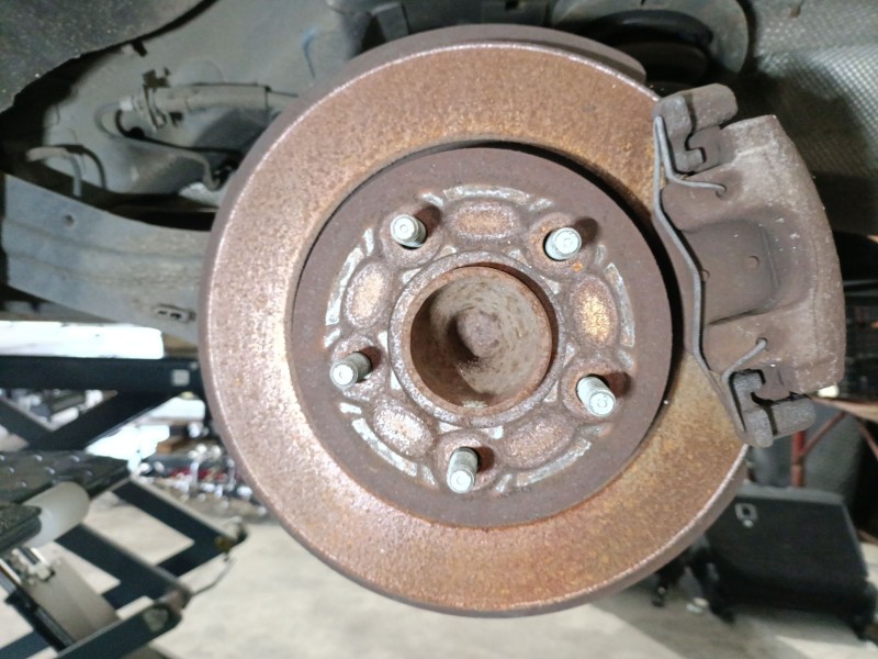 Recambio de disco freno trasero izquierdo para ford focus iii turnier 1.6 tdci referencia OEM IAM 1704765  