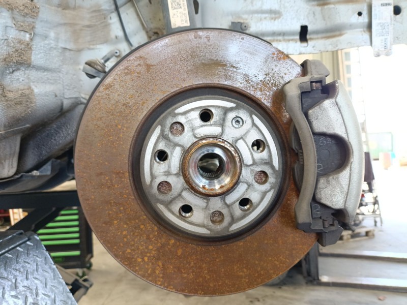 Recambio de disco freno delantero derecho para skoda karoq (nu7, nd7) 2.0 tdi referencia OEM IAM 5Q0615301F  
