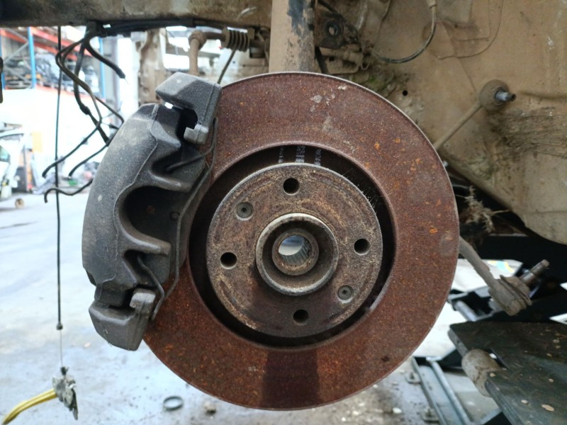 Recambio de disco freno delantero izquierdo para peugeot partner furgoneta/monovolumen 1.6 hdi referencia OEM IAM 4249J6  