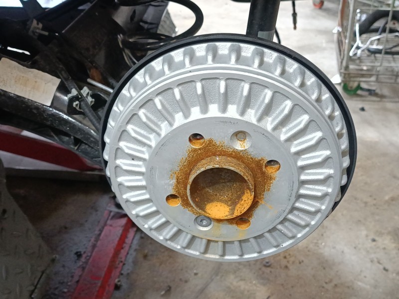 Recambio de buje trasero izquierdo para renault clio v (b7_) tce 90 (b7mt) referencia OEM IAM 432100170R  