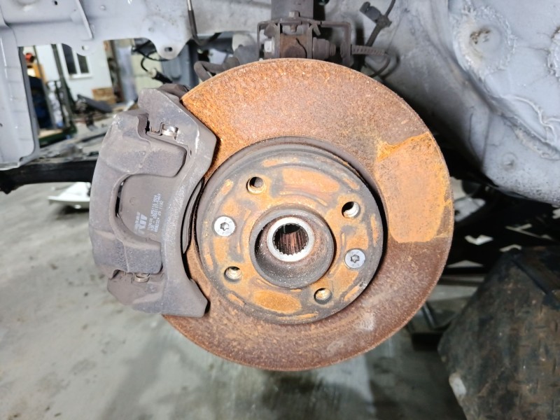 Recambio de disco freno delantero izquierdo para dacia sandero iii 1.0 sce 65 referencia OEM IAM   
