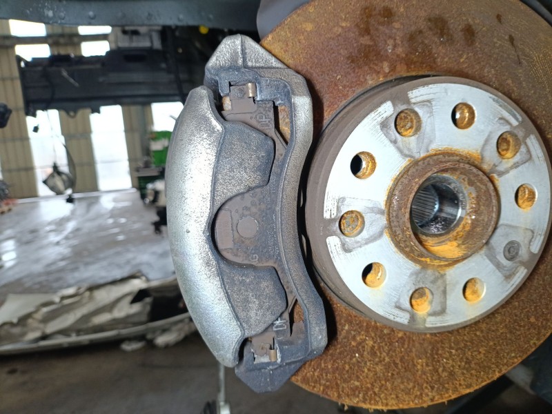 Recambio de pinza freno delantera izquierda para seat ateca (kh7, khp) 1.5 tsi referencia OEM IAM 8V0615123  